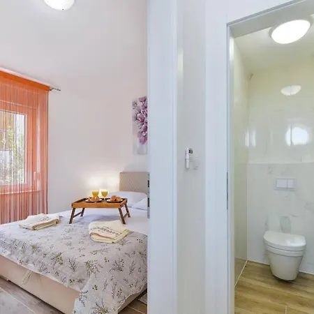 Two Bedrom With Jacuzzy - Casa1 * Starigrad Paklenica
