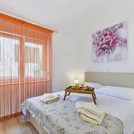 Two Bedrom With Jacuzzy - Casa1 Starigrad Paklenica