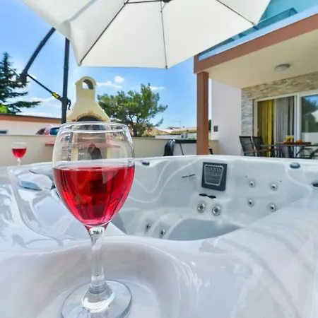 Two Bedrom With Jacuzzy - Casa1 Starigrad Paklenica