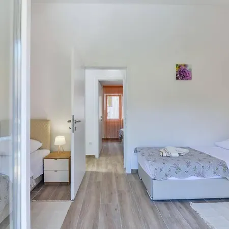 Two Bedrom With Jacuzzy - Casa1 Starigrad Paklenica